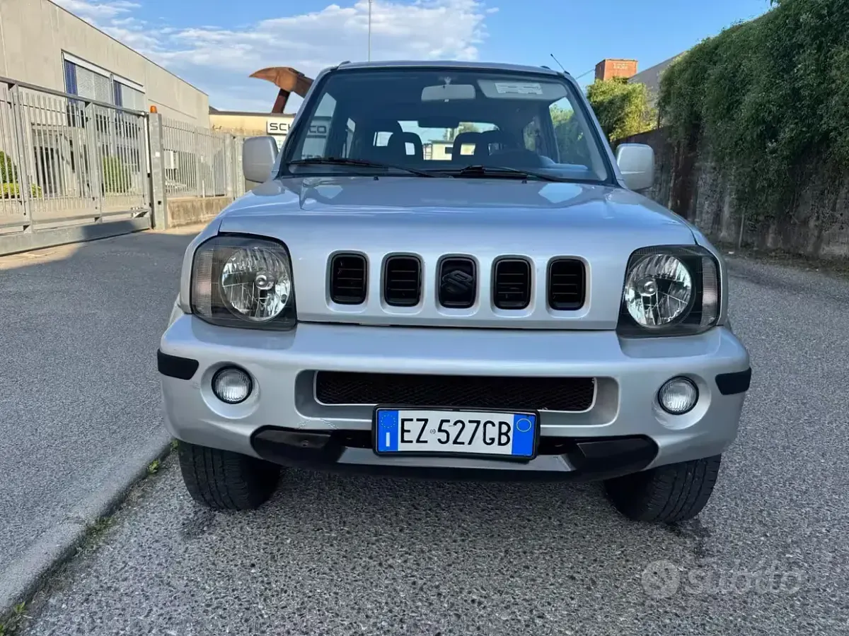 Usata Suzuki Jimny 82 CV (60 kW) 2002 Grigio SUV