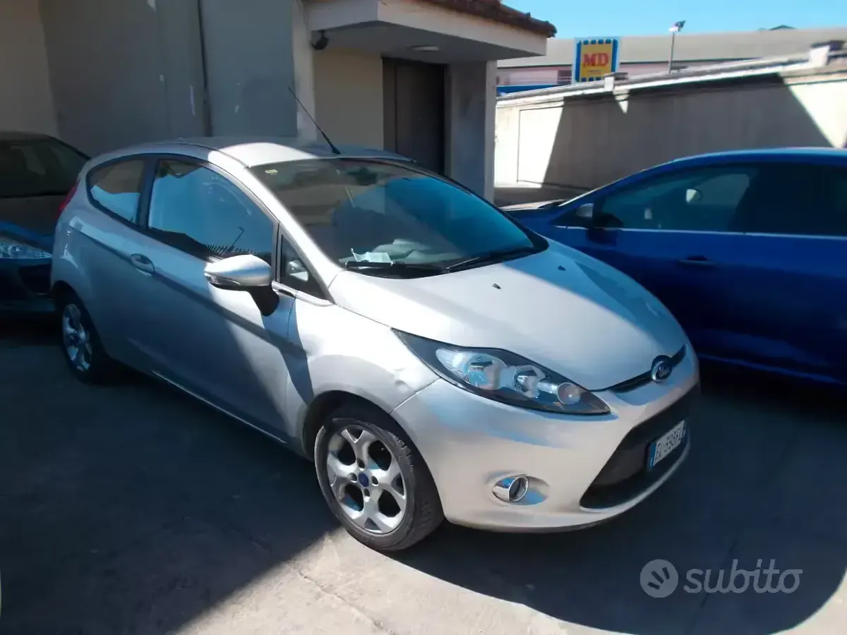 Usata Ford Fiesta Titanium 82 CV (60 kW) 2012 Grigio Berlina