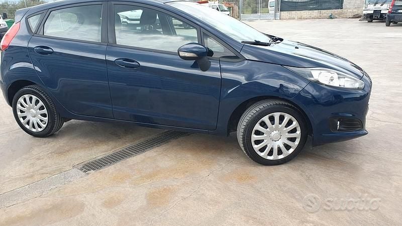 Usata Ford Fiesta 92 CV (67 kW) 2016 Blu Utilitaria