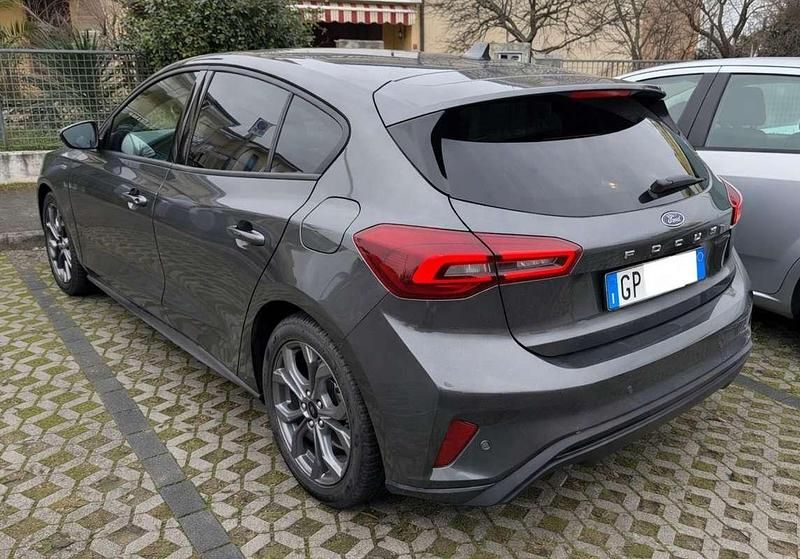 Usata Ford Focus ST-Line 116 CV (85 kW) 2023 Grigio Berlina