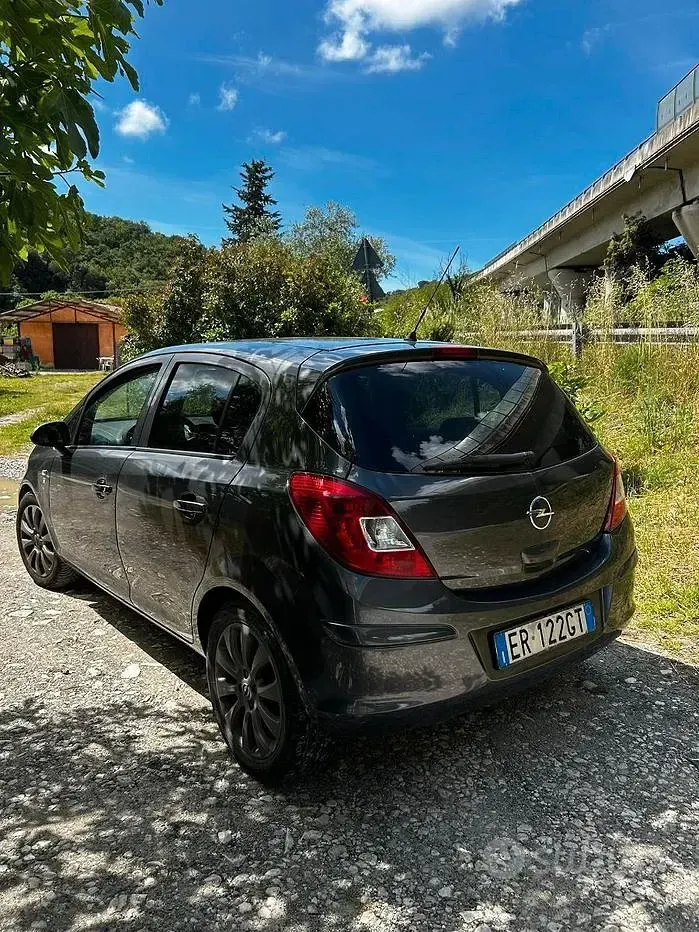 Usata Opel Corsa 85 CV (62 kW) 2010 Grigio Utilitaria