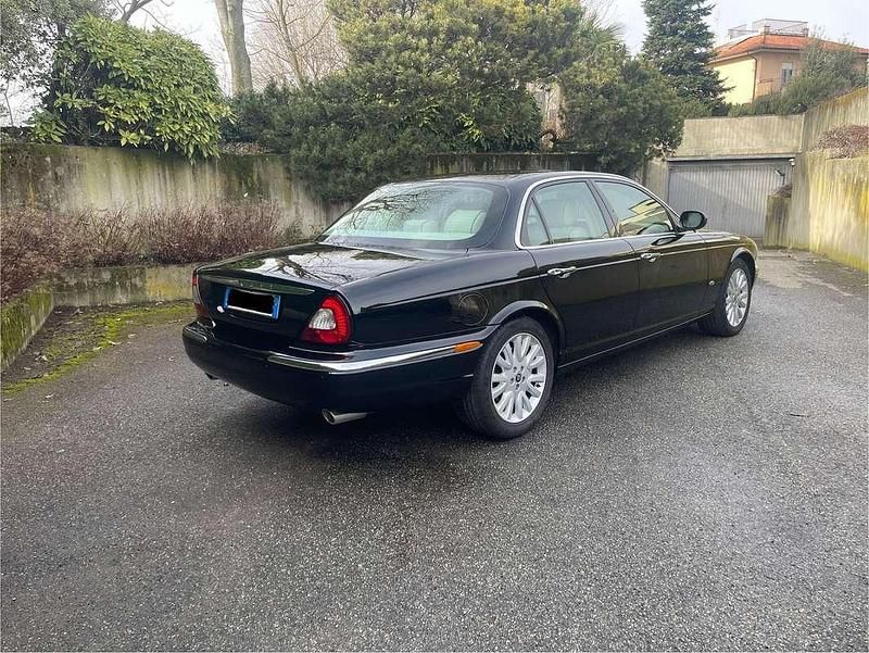Usata Jaguar XJ Sovereign 207 CV (152 kW) 2005 Nero Berlina