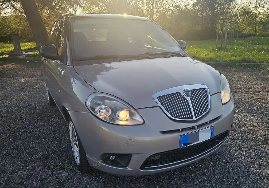 Usata Lancia Ypsilon Silver 69 CV (50 kW) 2011 Utilitaria