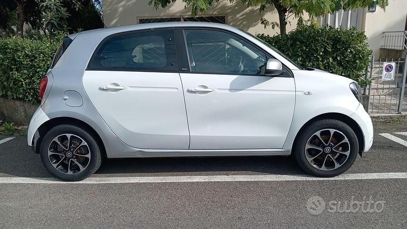 Bianco Usata 2017 Smart ForFour Passion Due volumi | 12.700 € (Buon prezzo) - Immagine 1/4