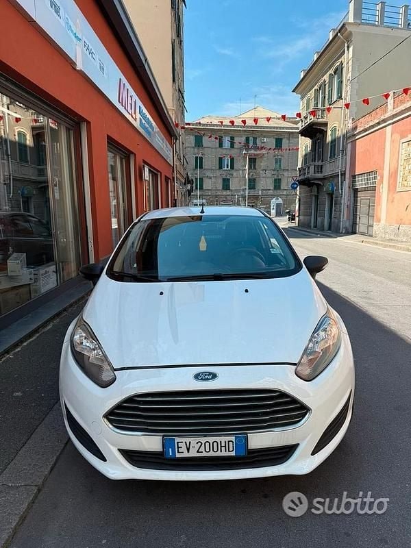 Usata Ford Fiesta Business Edition 75 CV (55 kW) 2014 Bianco Berlina