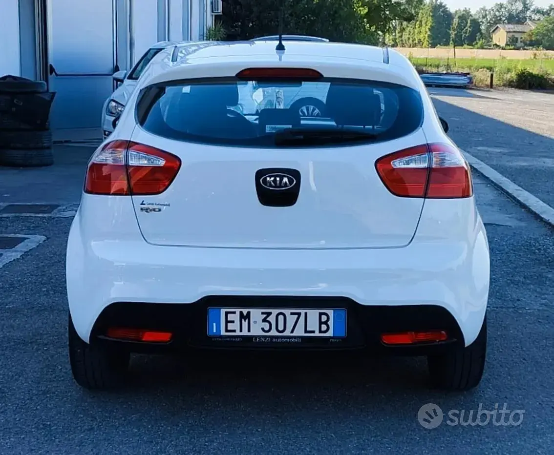 Usata Kia Rio EX 86 CV (63 kW) 2012 Bianco Berlina