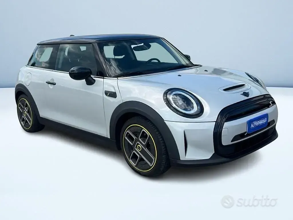 Usata Mini Cooper SE Classic 75 kW (102 CV) 2022 Utilitaria