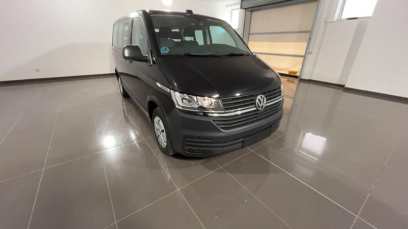 Usata VW Caravelle 150 CV (110 kW) 2023 Deep black perlato Monovolume