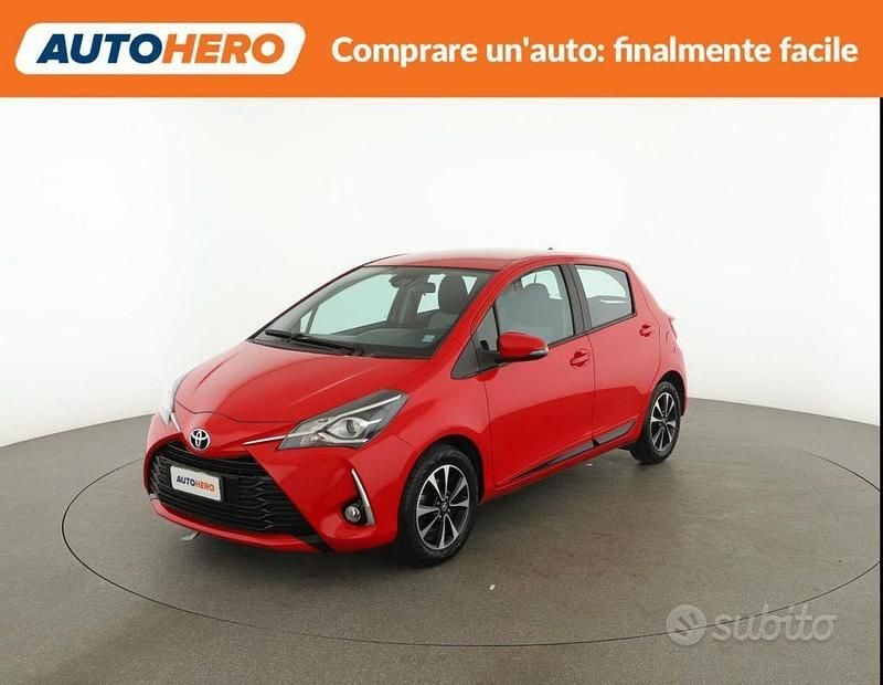 Usata Toyota Yaris Active 69 CV (50 kW) 2018 Rosso Berlina