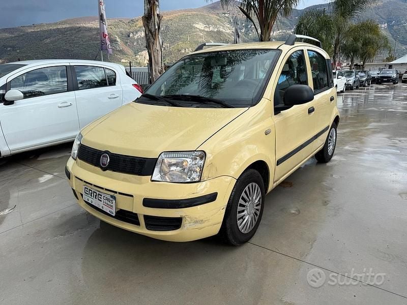Giallo Usata 2011 Fiat Panda Tre volumi | 2900 € (Super prezzo) - Immagine 1/4