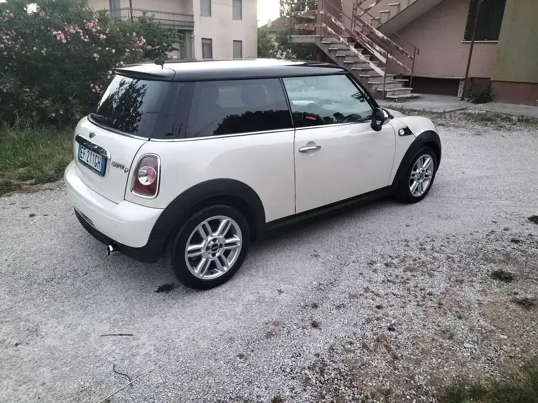 Usata Mini Cooper D 112 CV (82 kW) 2010 Utilitaria