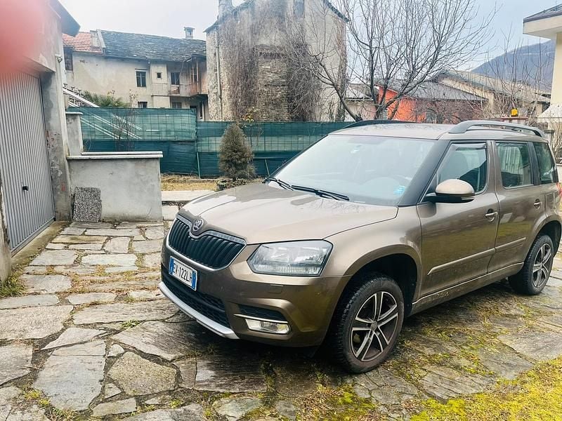 Usata Skoda Yeti 110 CV (80 kW) 2014 Marrone SUV