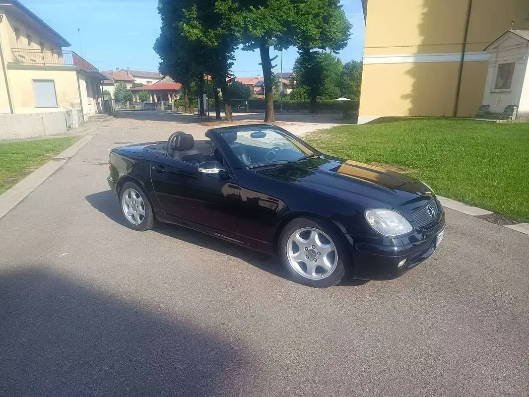 Usata Mercedes SLK200 163 CV (119 kW) 2002 Nero Cabrio