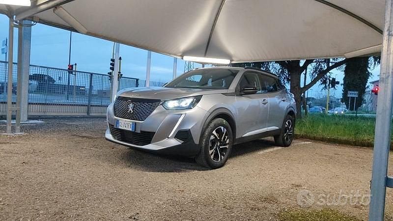 Usata Peugeot 2008 Allure 102 CV (75 kW) 2022 Grigio SUV