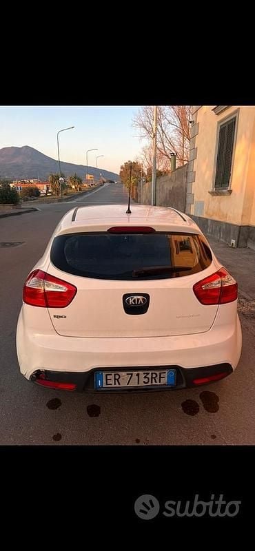 Usata Kia Rio Sport 85 CV (62 kW) 2014 Bianco Utilitaria