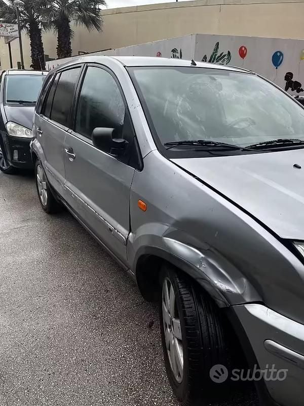 Usata Ford Fusion 68 CV (50 kW) 2005 Grigio Utilitaria