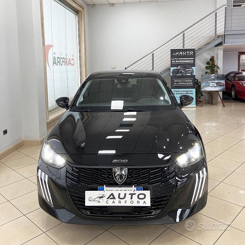 Usata Peugeot 208 Allure 101 CV (74 kW) 2025 Nero Utilitaria