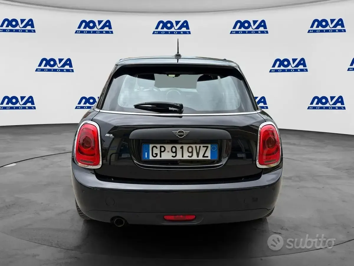 Usata Mini ONE 75 CV (55 kW) 2018 Nero Utilitaria