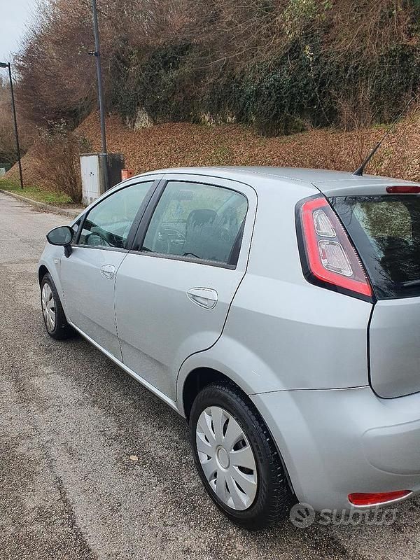 Usata Fiat Grande Punto 75 CV (55 kW) 2014 Grigio Utilitaria