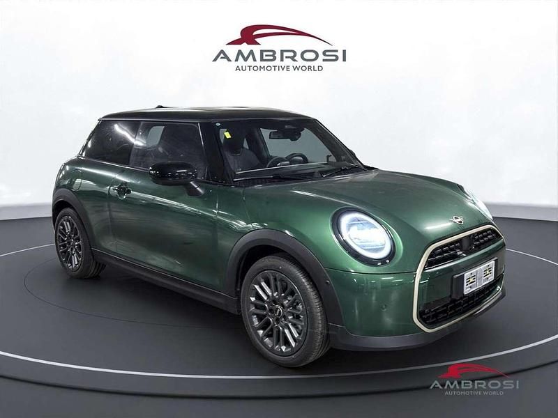 Nuova Mini Cooper Favoured 114 kW (156 CV) 2025 Verde Utilitaria
