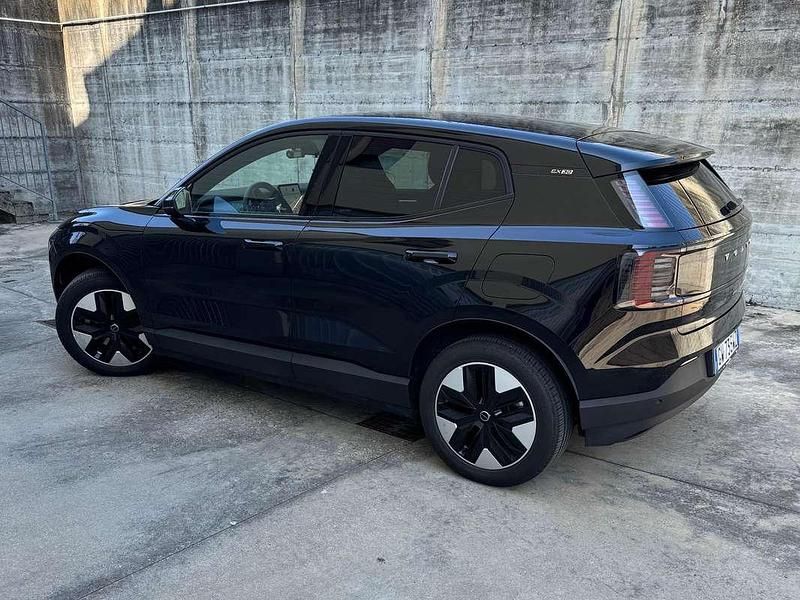 Usata Volvo EX30 Core 75 kW (102 CV) 2024 Nero SUV