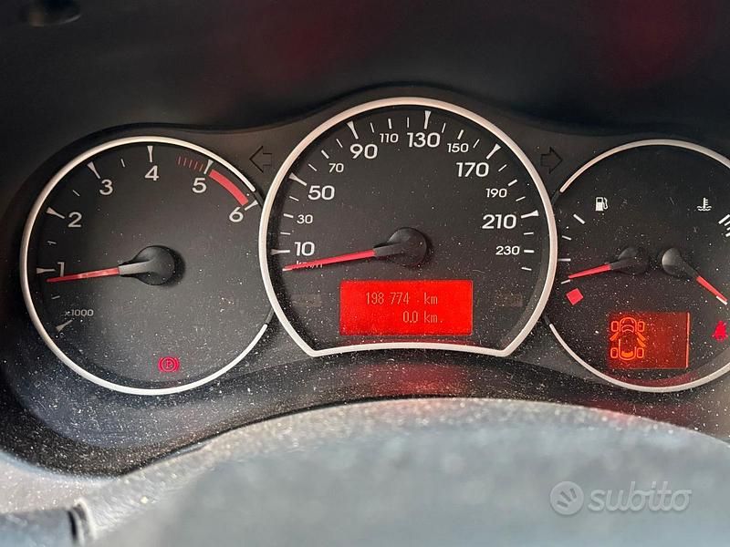 Grigio Usata 2008 Renault Koleos Dynamique SUV | 3000 € (Buon prezzo) - Immagine 1/4