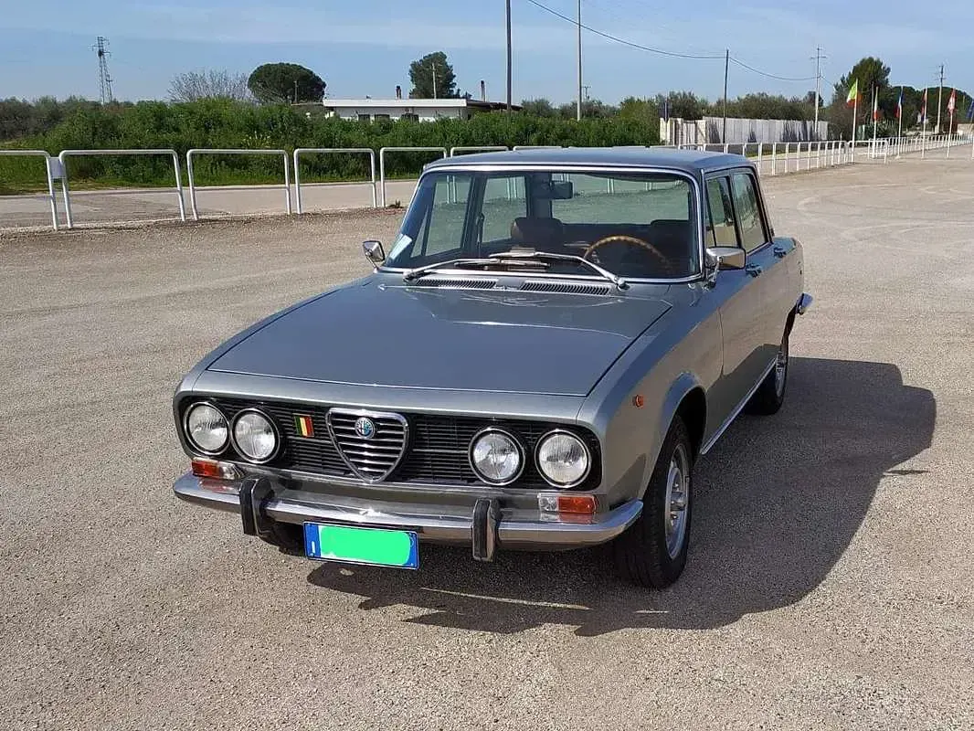 Usata Alfa Romeo 2000 131 CV (96 kW) 1972 Grigio Berlina