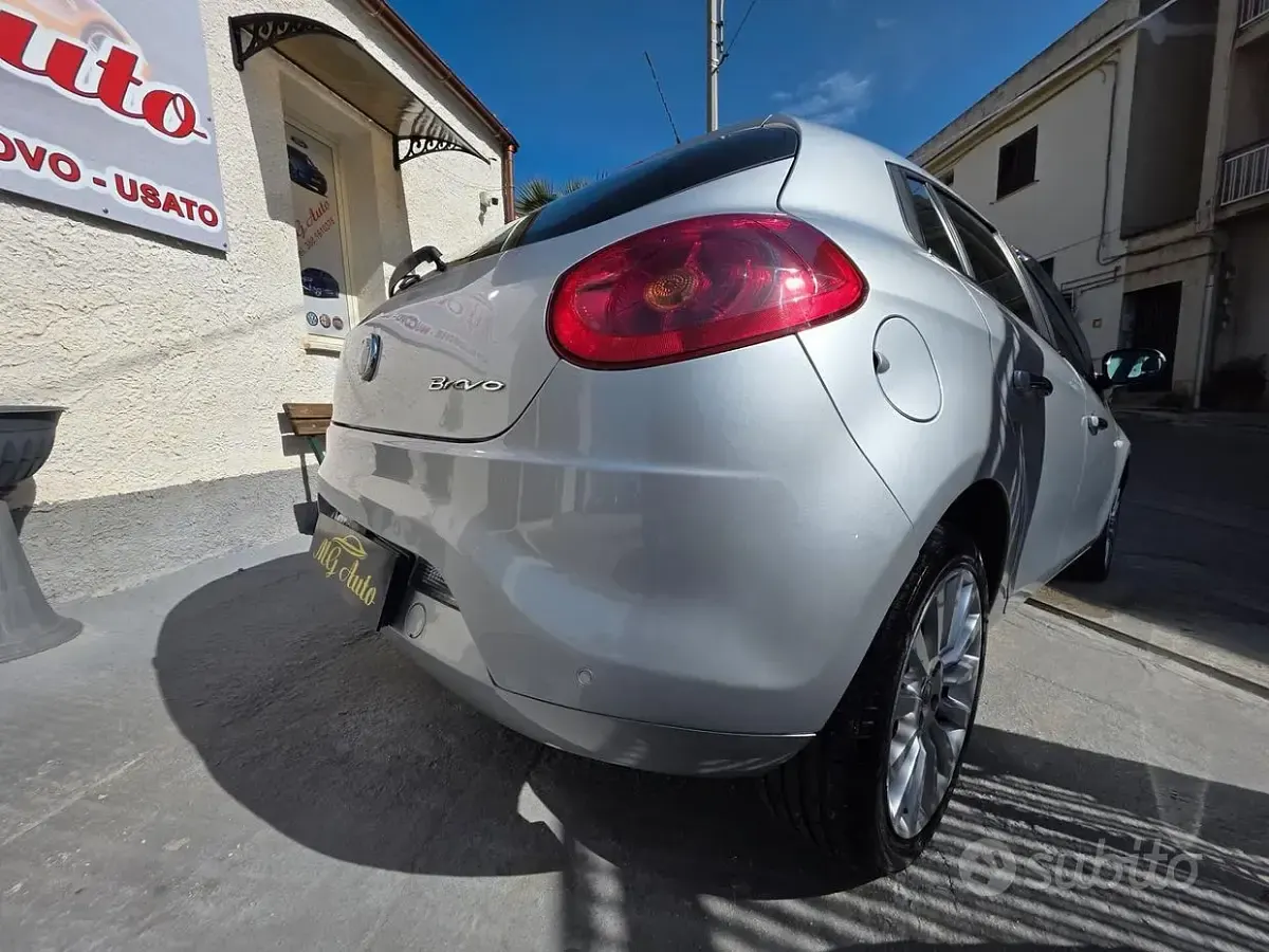 Usata Fiat Bravo Easy 120 CV (88 kW) 2012 Grigio Utilitaria
