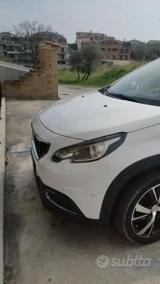 Usata Peugeot 2008 Allure 120 CV (88 kW) 2017 Bianco SUV