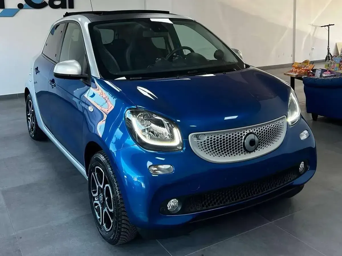 Usata Smart ForFour Prime 90 CV (66 kW) 2017 Blu/azzurro Utilitaria