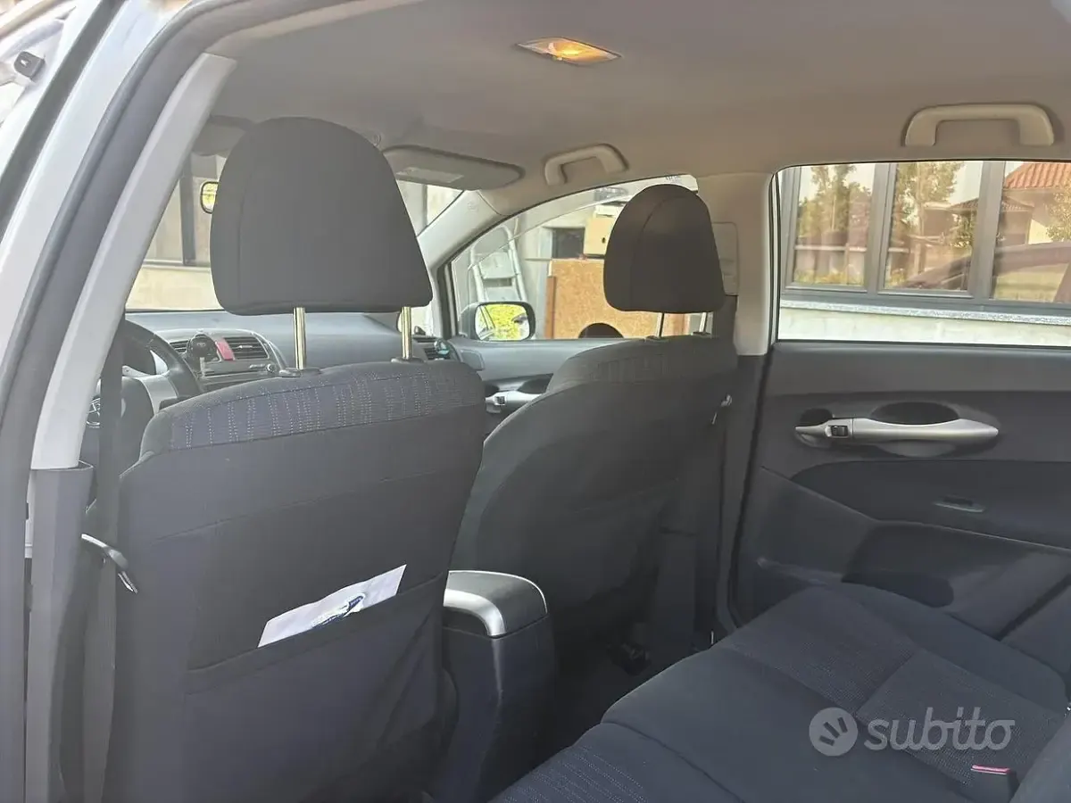Usata Toyota Auris 124 CV (91 kW) 2008 Grigio Utilitaria