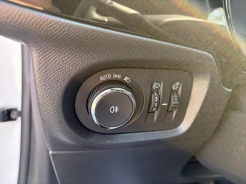 Usata Opel Corsa 101 CV (74 kW) 2025 Bianco Utilitaria