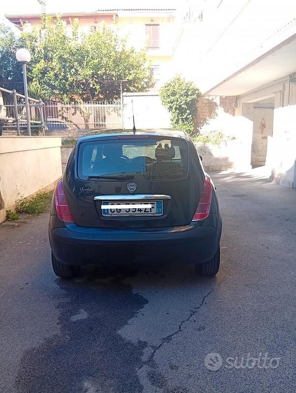 Usata Lancia Ypsilon 80 CV (58 kW) 2004 Nero Utilitaria
