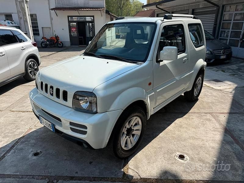 Usata Suzuki Jimny 85 CV (62 kW) 2010 Bianco SUV