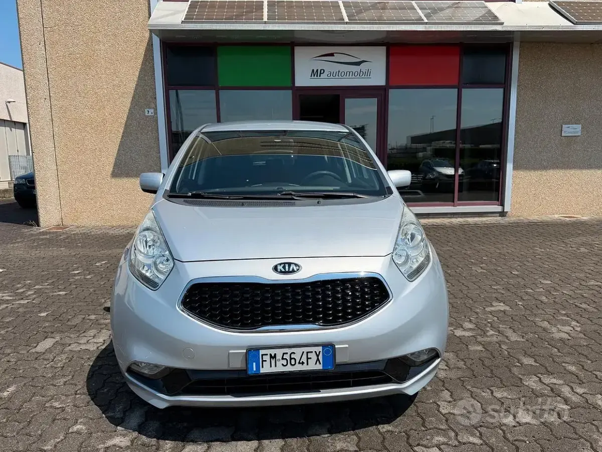 Usata Kia Venga 90 CV (66 kW) 2017 Grigio Utilitaria