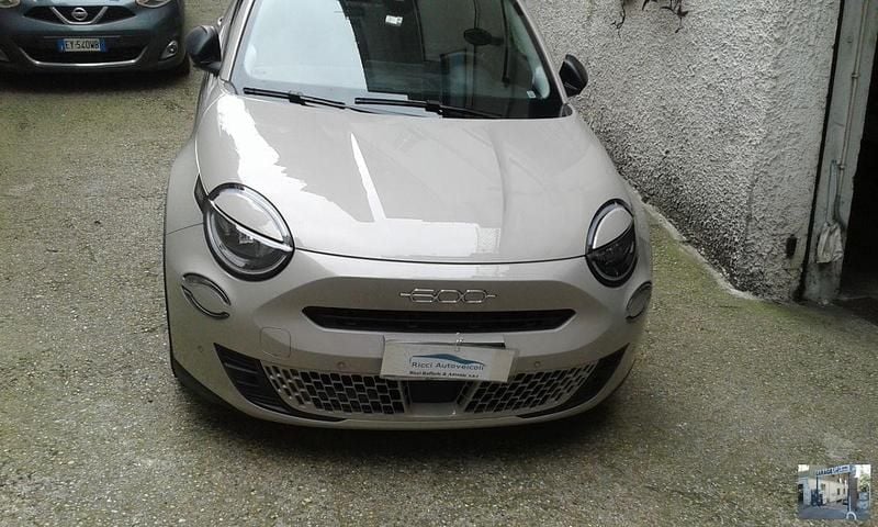 Usata Fiat 600E Red 73 kW (100 CV) 2025 Beige