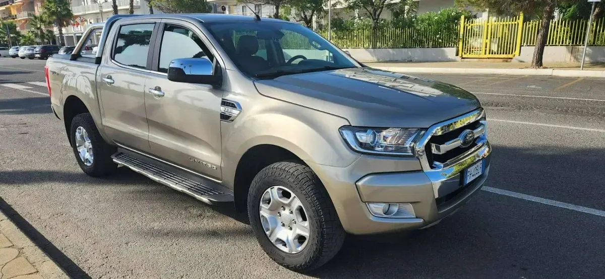 Usata Ford Ranger Limited 160 CV (117 kW) 2017 Grigio Pick-up