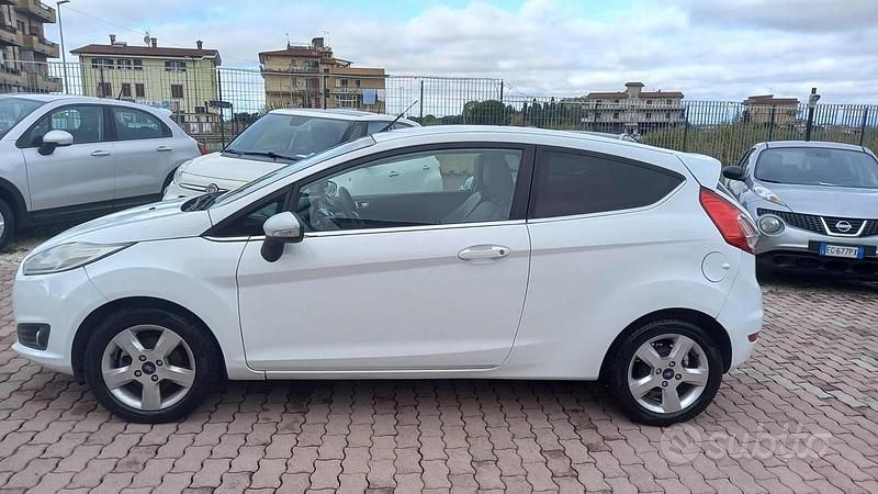 Usata Ford Fiesta Titanium 95 CV (69 kW) 2017 Bianco Utilitaria