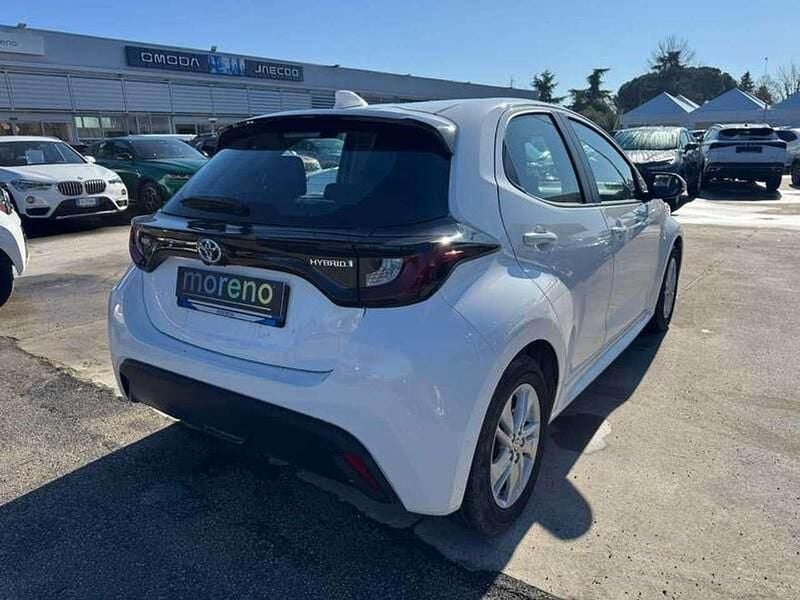 Usata Toyota Yaris Hybrid Active 92 CV (67 kW) 2021 Bianco Utilitaria