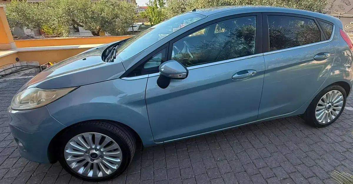 Usata Ford Fiesta Titanium 82 CV (60 kW) 2009 Blu/azzurro Berlina