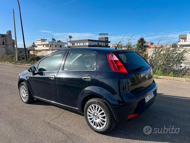 Usata 2017 Fiat Punto Easy Tre volumi | 3300 € (Ottimo prezzo) - Immagine 1/4