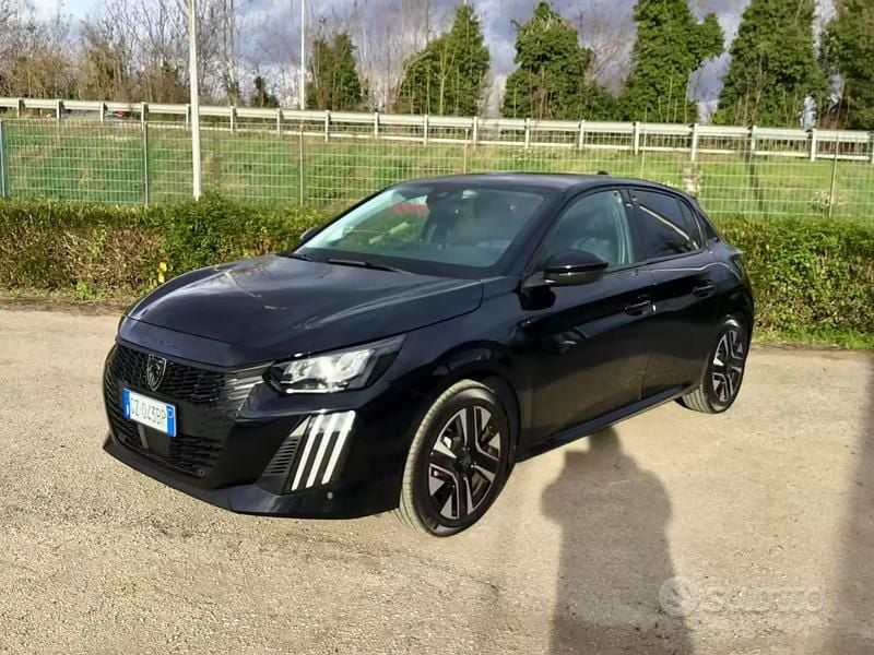 Usata Peugeot 208 Allure 101 CV (74 kW) 2025 Nero Utilitaria