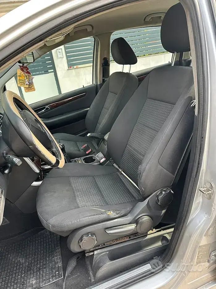 Usata Mercedes B180 116 CV (85 kW) 2009 Grigio Monovolume