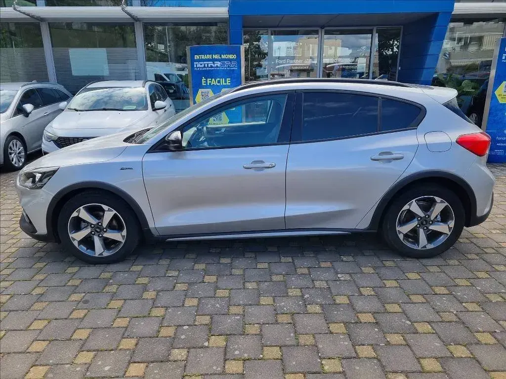 Usata Ford Focus Active 125 CV (91 kW) 2022 Argento Berlina
