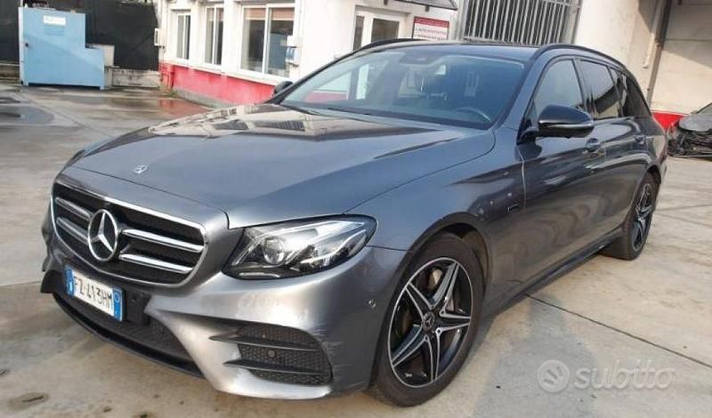 Usata Mercedes E300 Premium 194 CV (142 kW) 2019 Grigio Station wagon