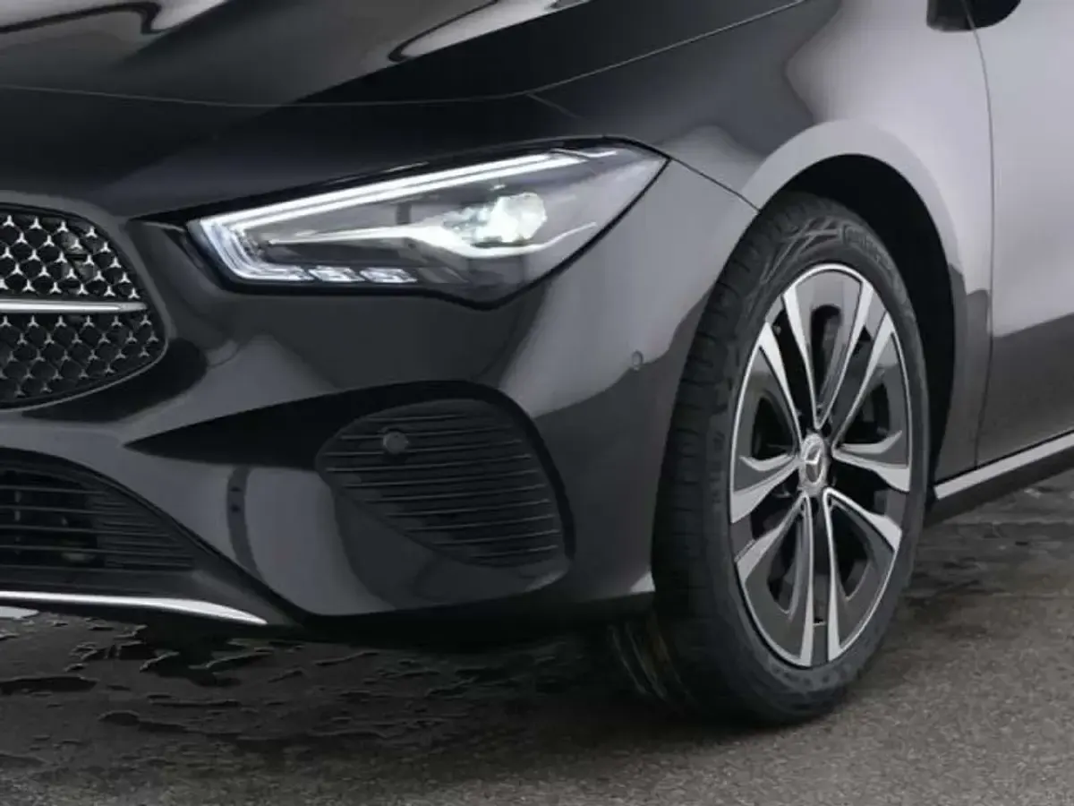 Usata Mercedes CLA200 Shooting Brake 163 CV (119 kW) 2025 Nero Station wagon