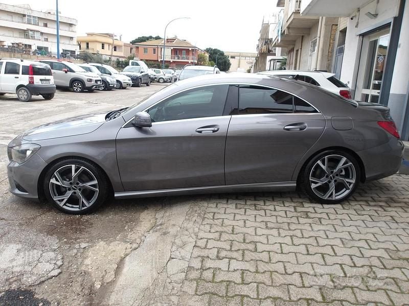 Usata Mercedes CLA180 109 CV (80 kW) 2015 Blu Coupé
