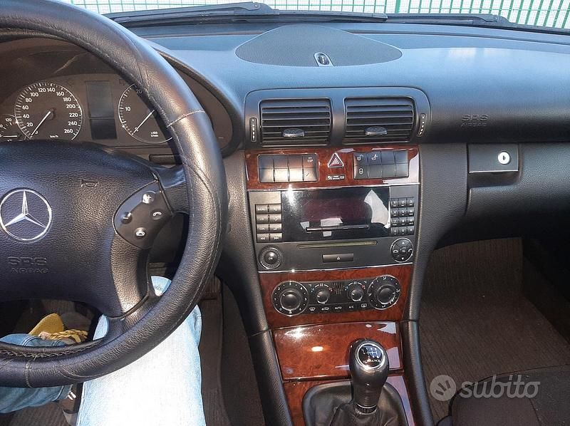 Usata Mercedes C220 150 CV (110 kW) 2006 Nero Berlina