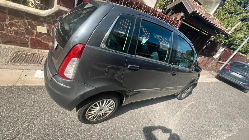 Usata 2010 Lancia Musa Monovolume | 5000 € (Cara) - Immagine 1/4