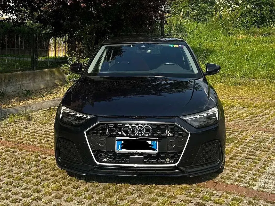 Käytetty Audi A1 Sportback Admired 116 HP (85 kW) 2019 Sininen Viistoperä